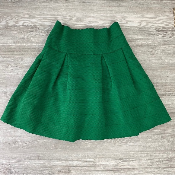 H&M Dresses & Skirts - NWT H&M Green Skirt